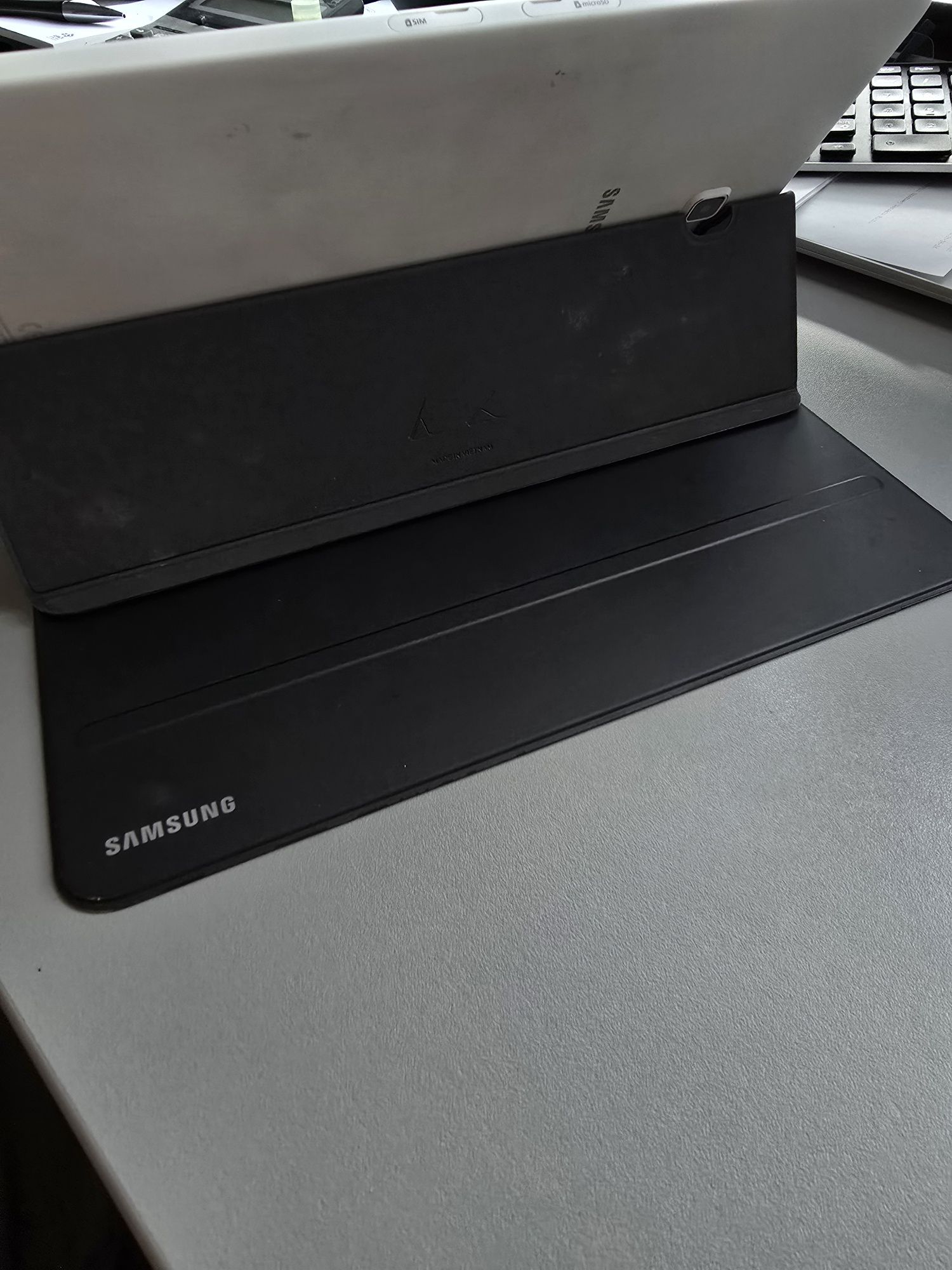 Tablet Samsung SM-T585 z oryg etui