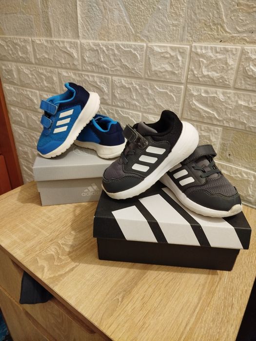 Дві пари дитячий кросівок Adidas 23р.