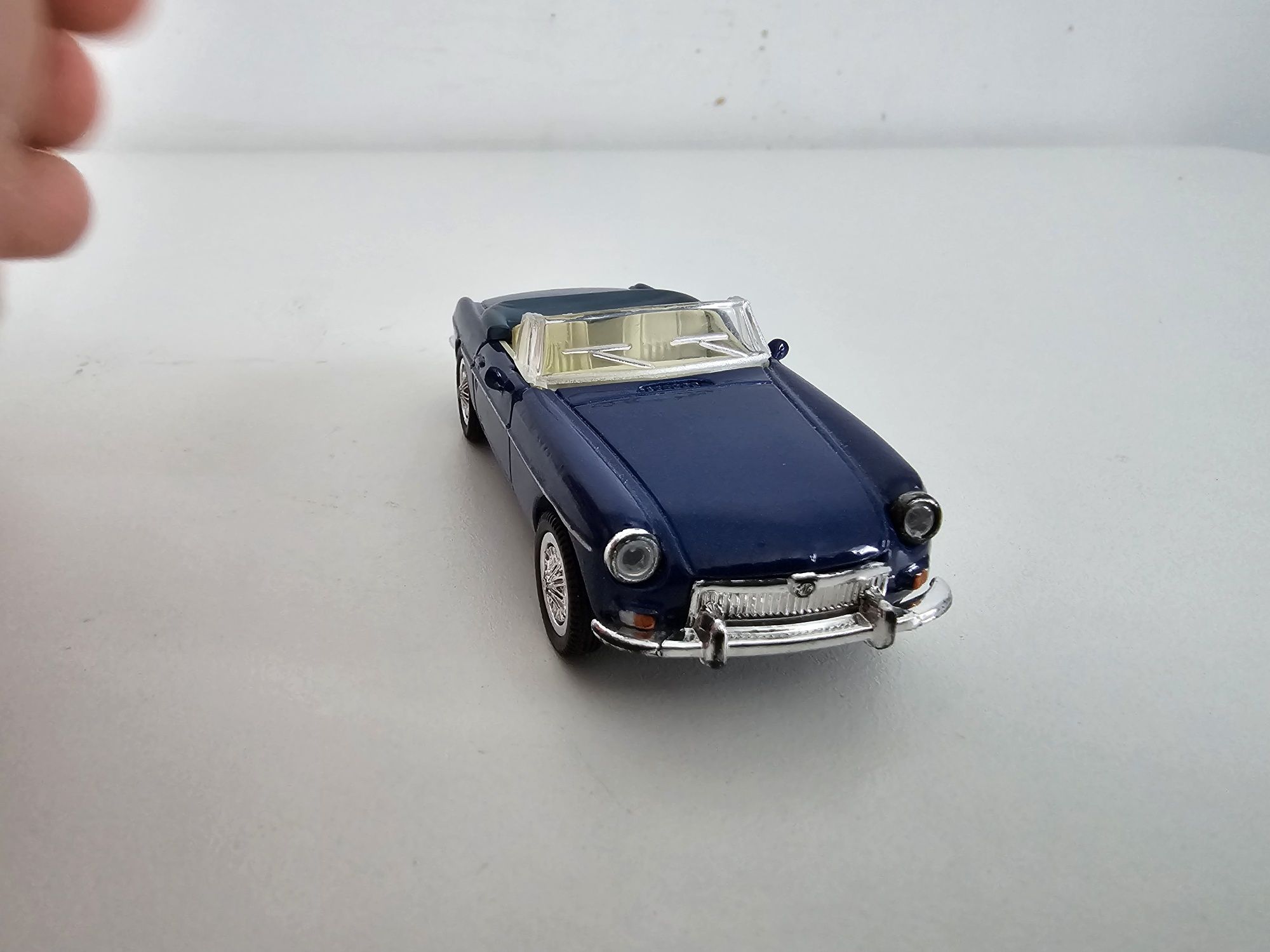 MGB Tourer 1967 altaya 1:43 new ray