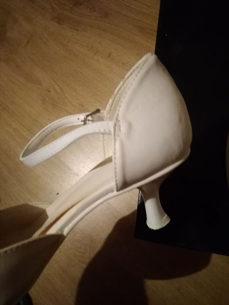 Sprzedam nowe buty, idealne do ślubu