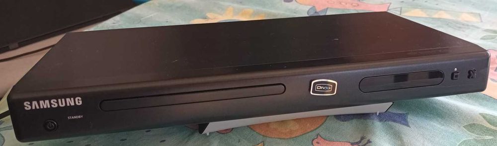 Conjunto TV SONY, Leitor DVD Samsung e 80 DVD