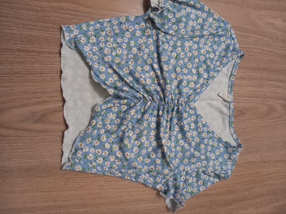 Фудболки і топіки.