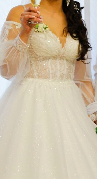 Продам весільну сукню