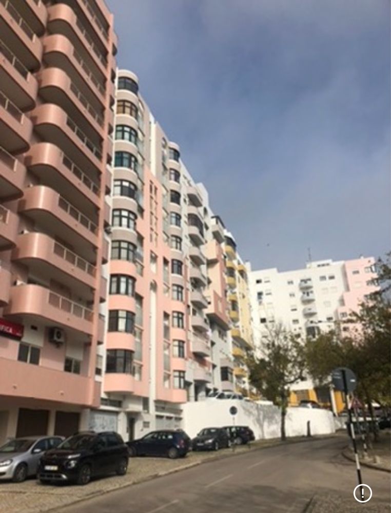 Quarto Almada junto ao metro Bento Goncalbes