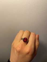 Piękny pierścionek sztuczny rubin czerwony kamień r 14