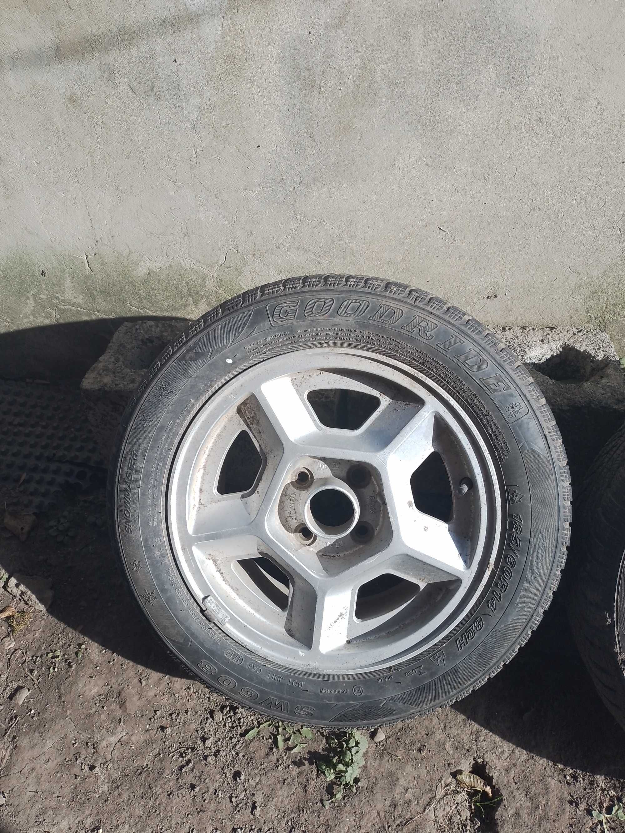 Продам титани з зимовою резиною R14