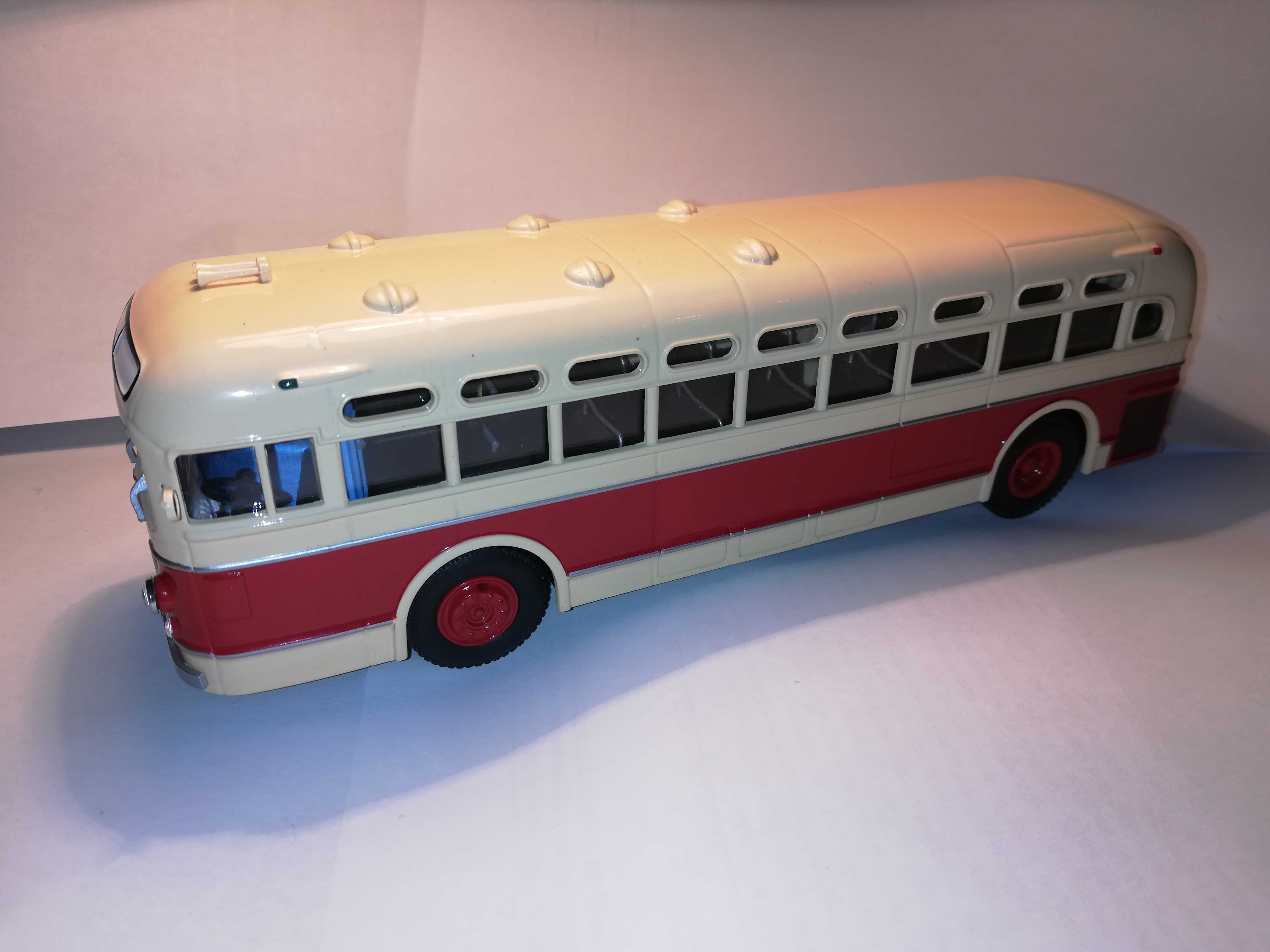 Rarytetna model autobusu ZIS-154 w gablotce Classic Bus 1/43