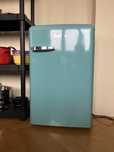 Lodówka AMICA KS15612T niebieska retro 86cm