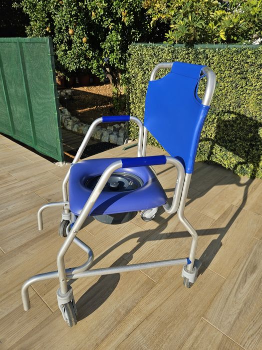 Cadeira de banho hospitalar
