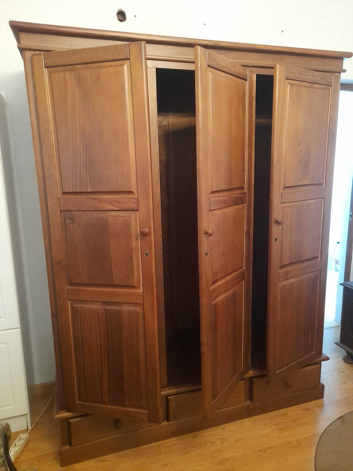 Quarto de casal completo em muito bom estado (com colchão)