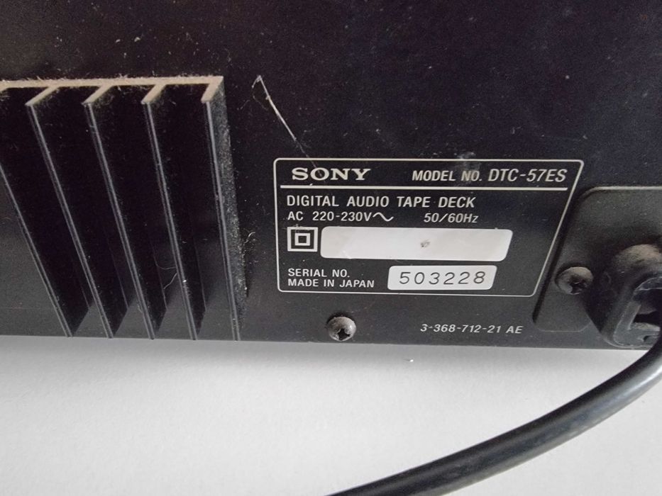 Magnetofon Deck Sony DTC 57 ES