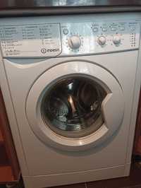 Продам пральну машинку. Indesit IWSC51051