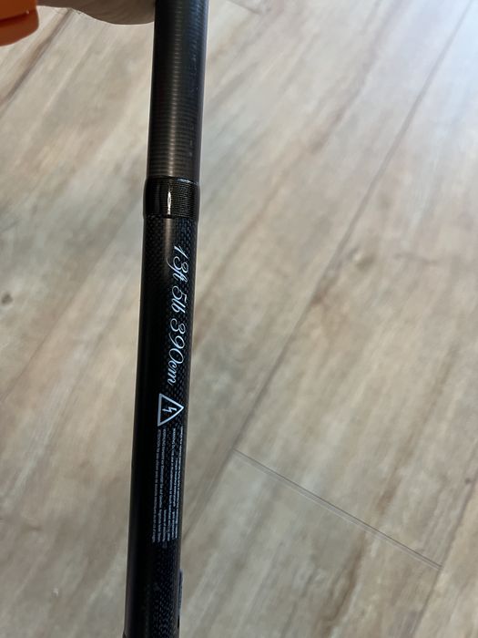 Sakana Carperus Spod 390cm 5lb plus kołowrotek york BlackFish