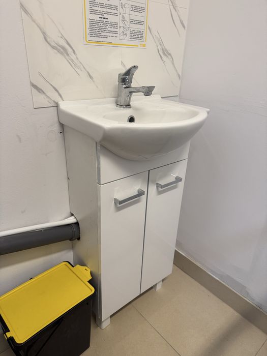 Sprzedam szafkę z umywalką do 07.11