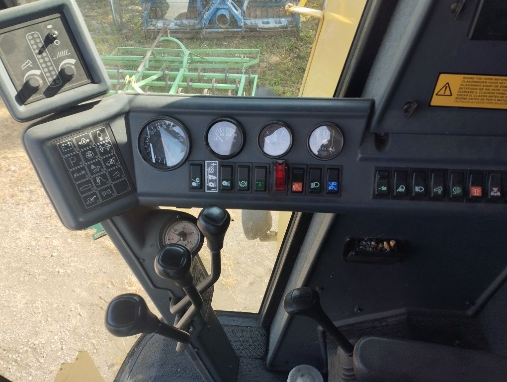 Kombajn zbożowy New Holland TC56
