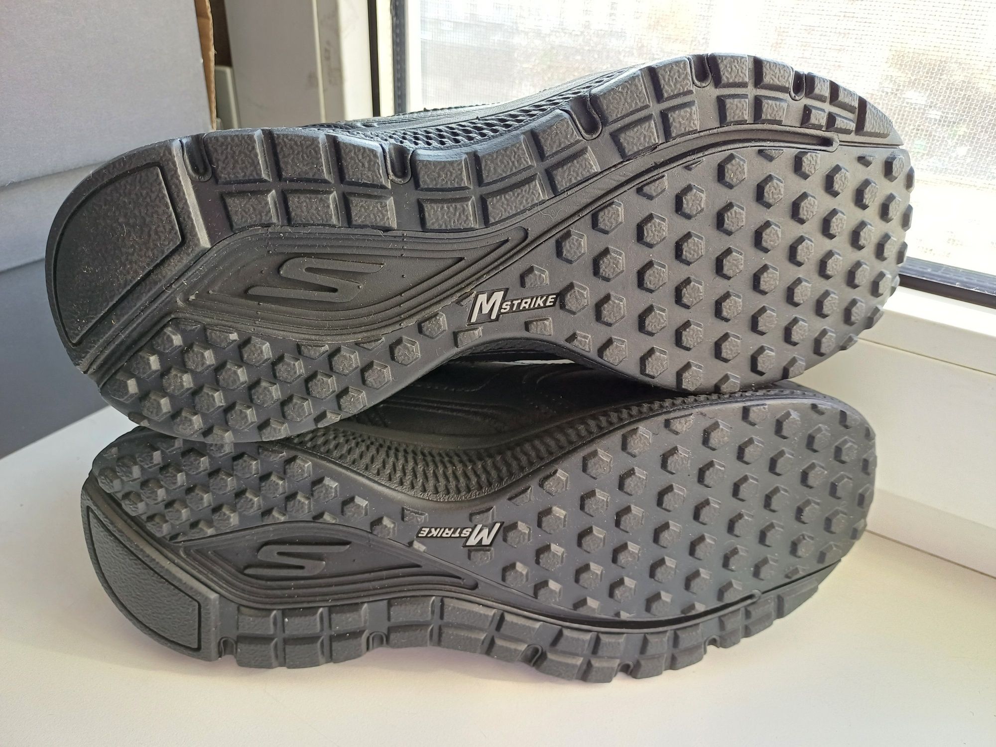Кросівки жіночі Skechers Go Run 7.0 220783 BKMT KW8510 розміри 36-41