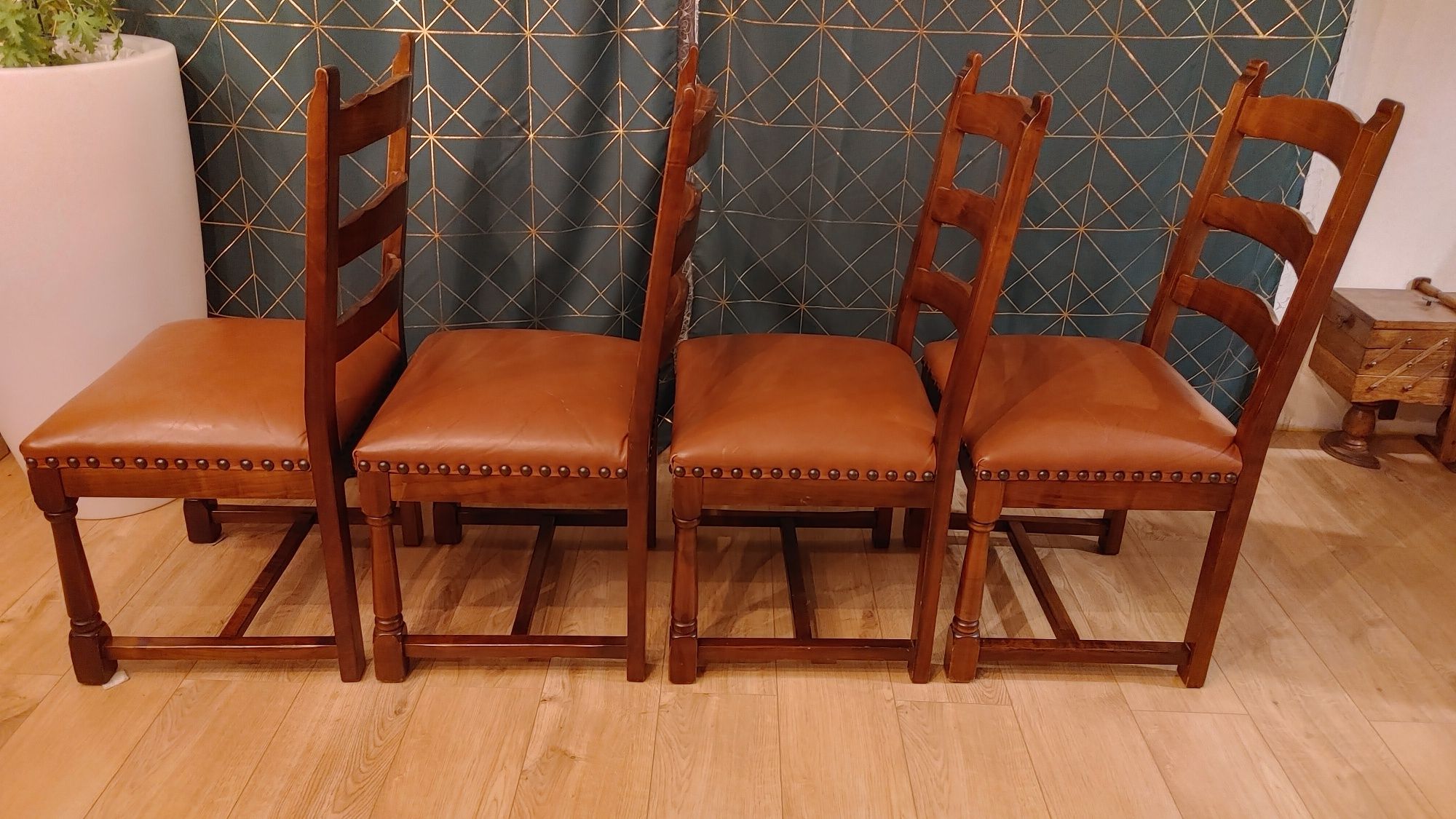 Krzesła drewniane mocne ładne vintage