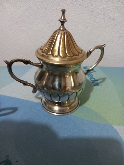 Comjunto de peças  decorativas  antigas em metal