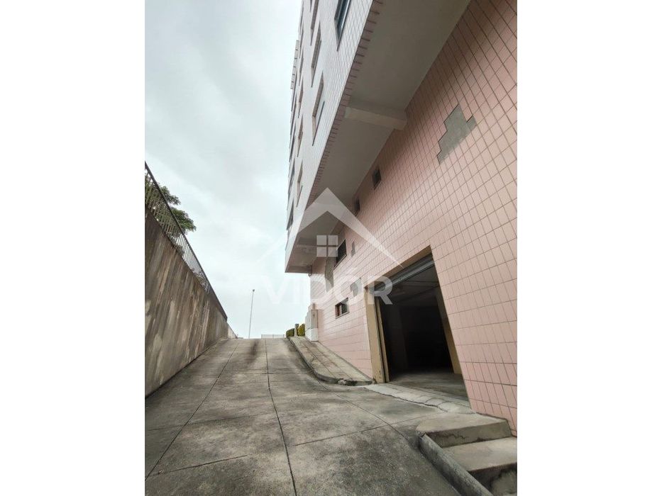 Garagem na Tv. Bernardim Ribeiro Nº 60 - Circunvalação