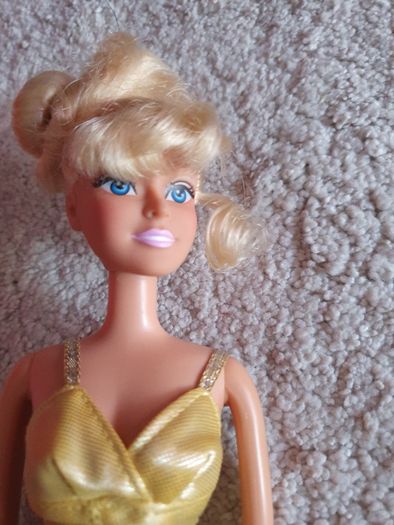 Barbie modelo (com vestido, mala e sandálias)