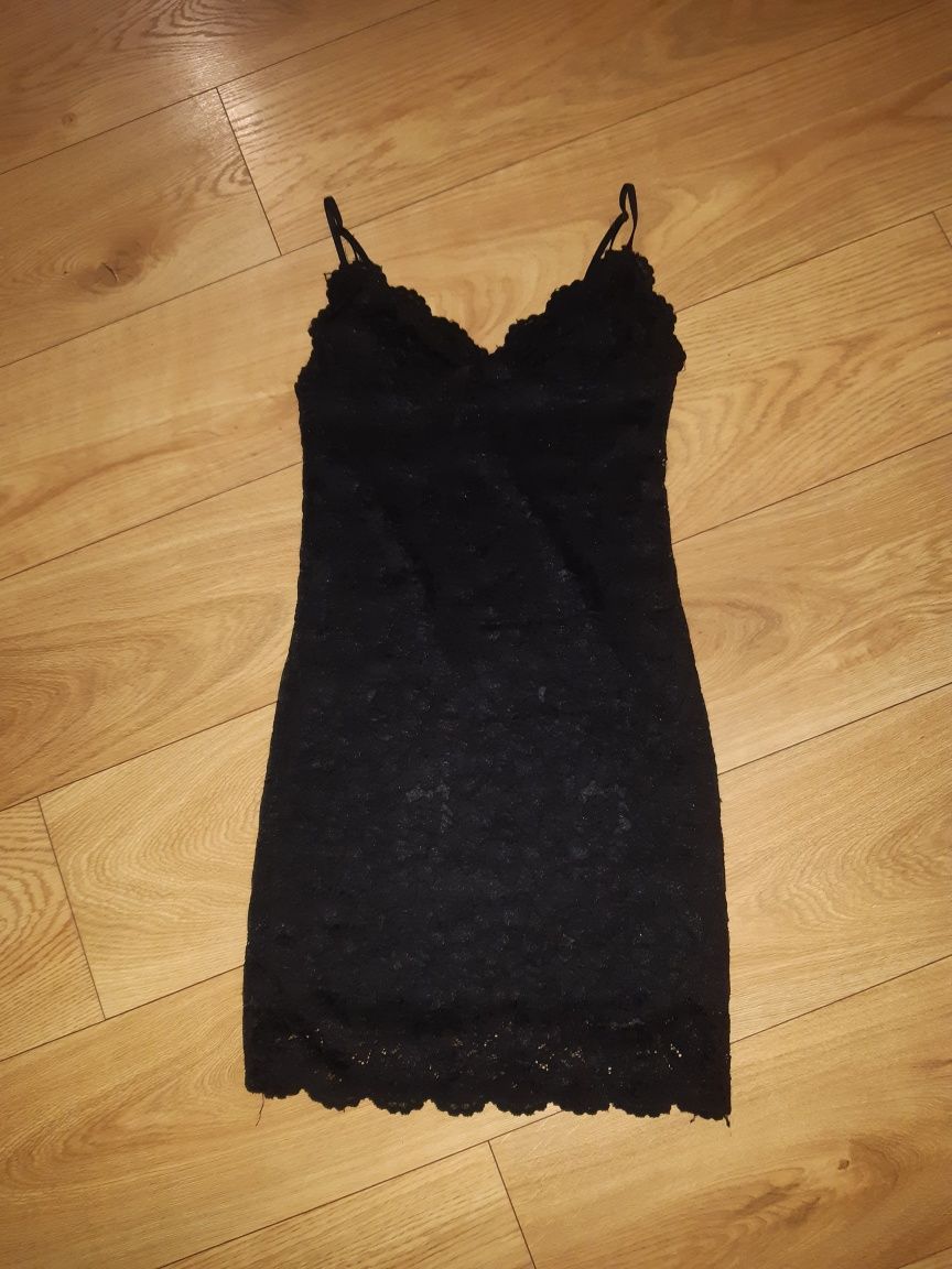 Koronkowa sukienka mini
