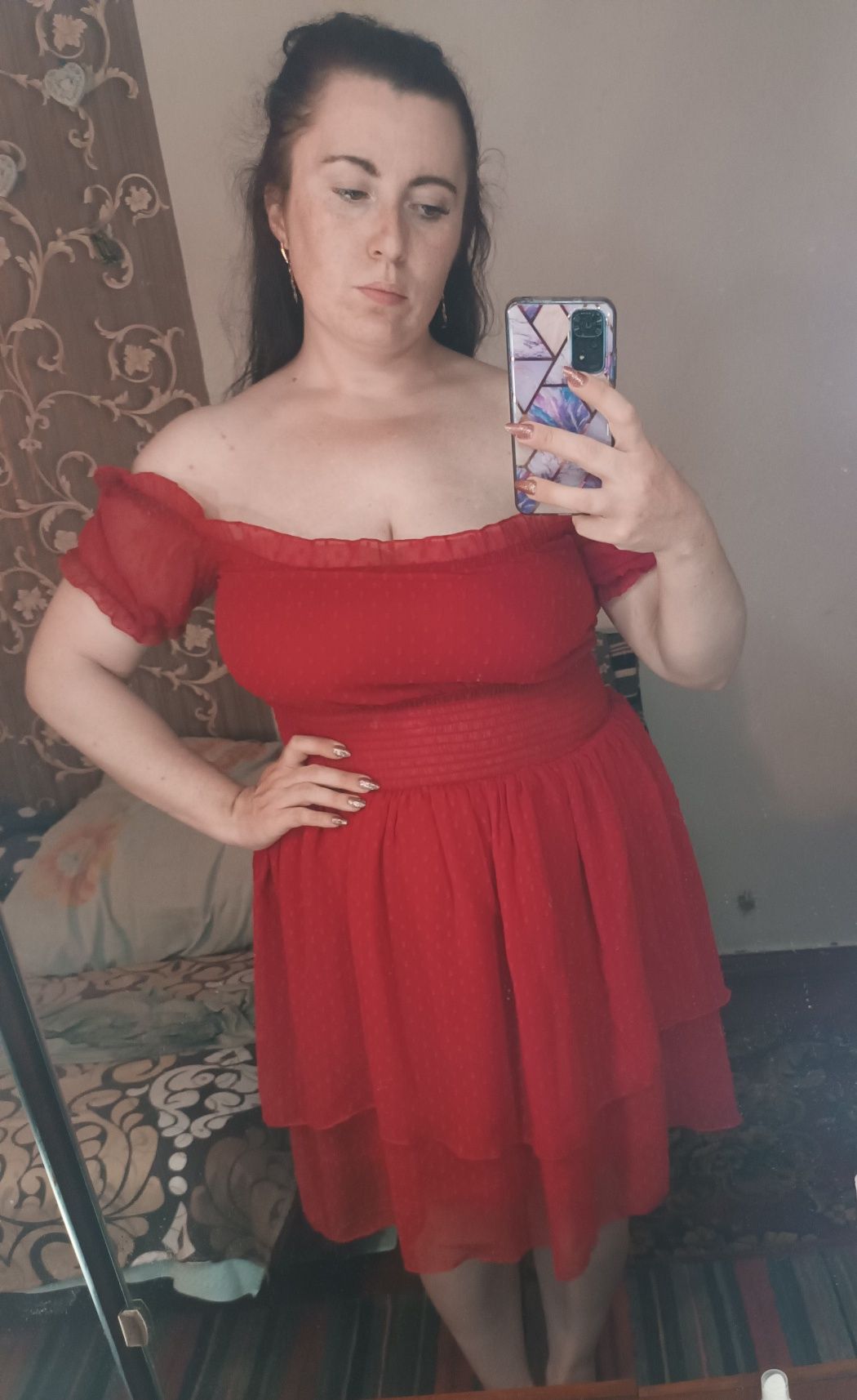 Літня червона сукня