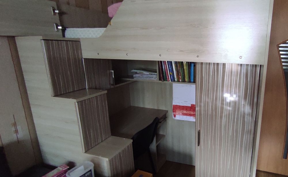 Дитяче двоярусне ліжко