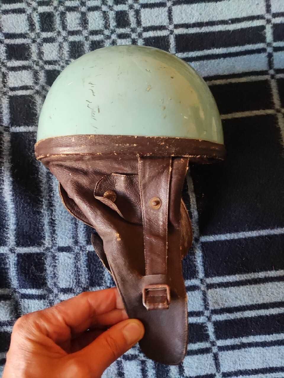 Kask Orzeszek z epoki PRL-u
