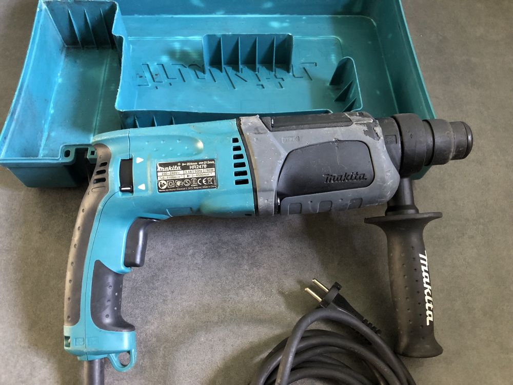 Перфоратор Makita HR 2470