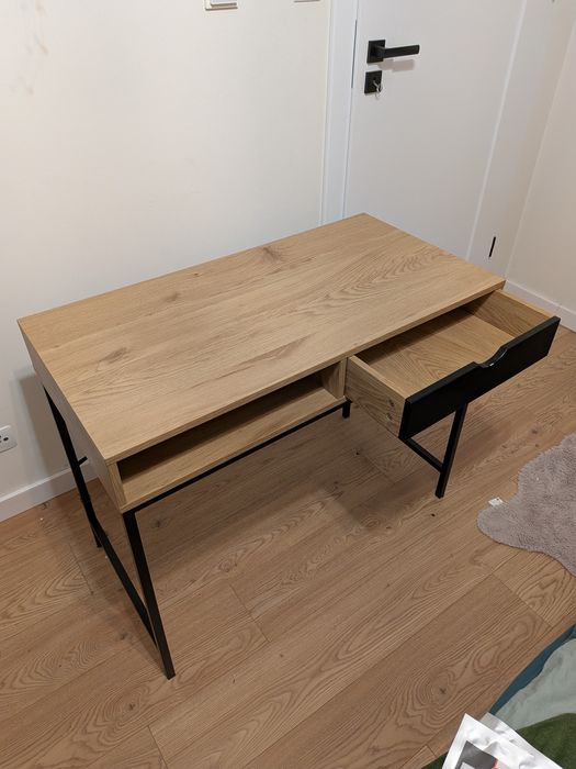 Biurko JYSK 48x95 z szufladą.