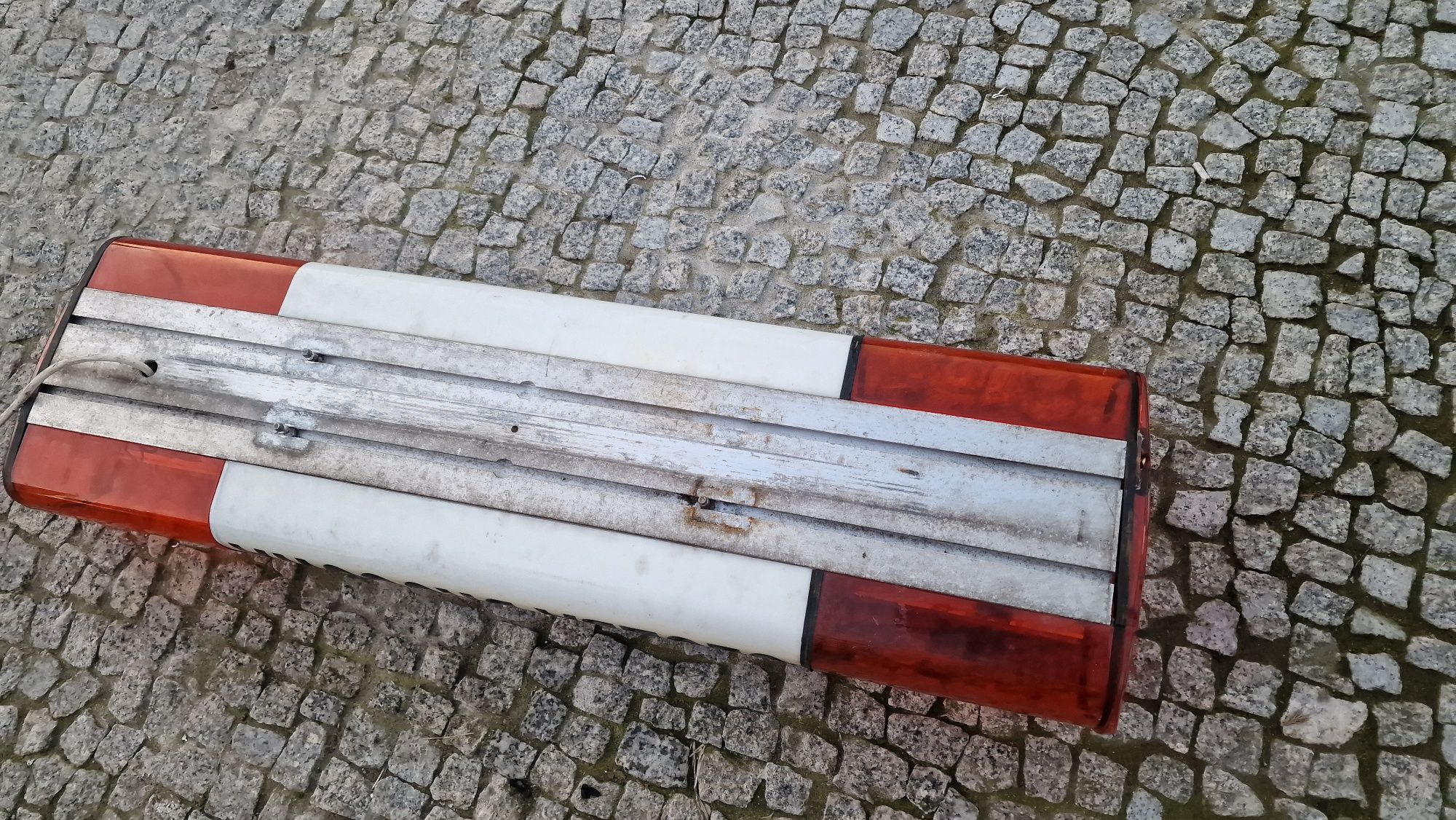 Belka ostrzegawcza służba drogowa