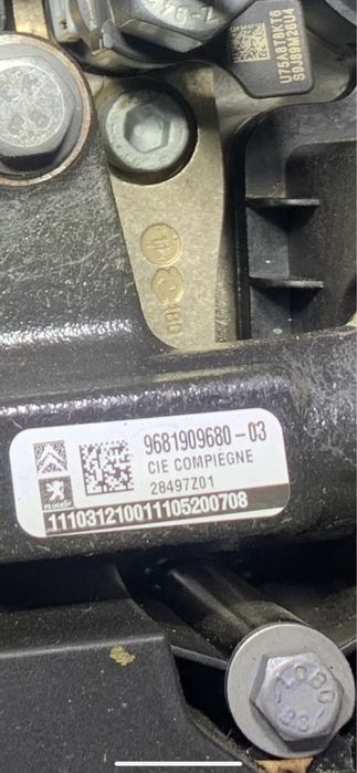 Паливна рейка Peugeot 3008 5008 Топлевная рейка Пежо 2.0hdi