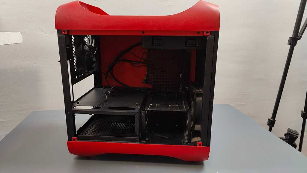 Корпус BitFenix Prodigy M red mini itx