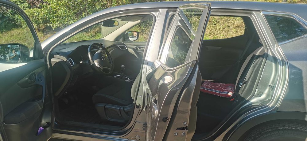 Nissan Qashqai 1,2 benzyna
