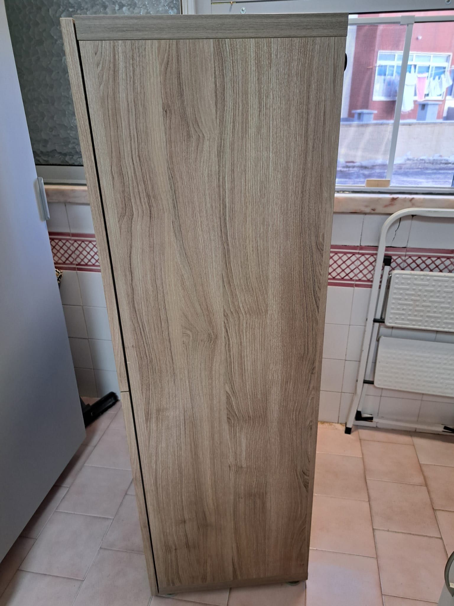 Armário de 2 portas com vidro