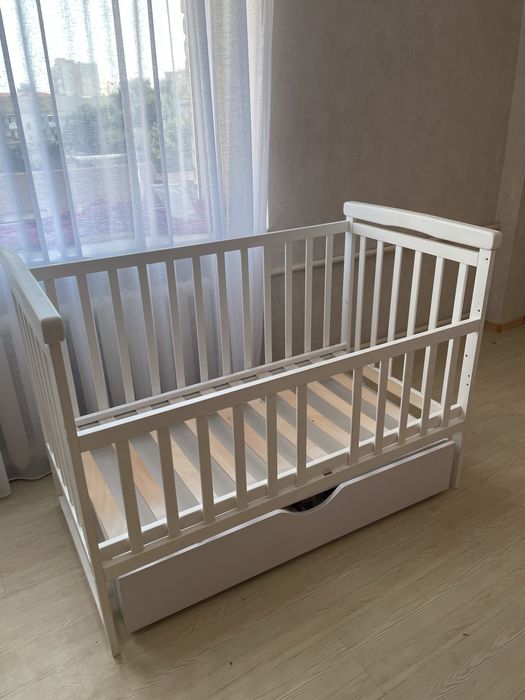Дитяче ліжечко від народження