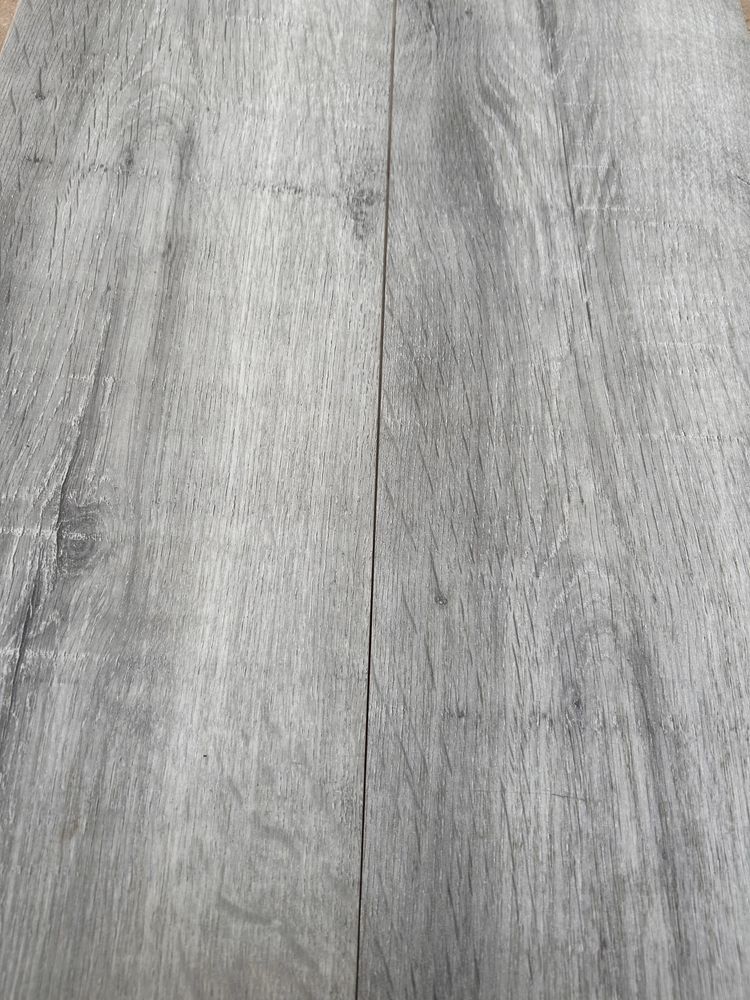 Pavimento flutuante laminado Granada intenso 10 mm Artens