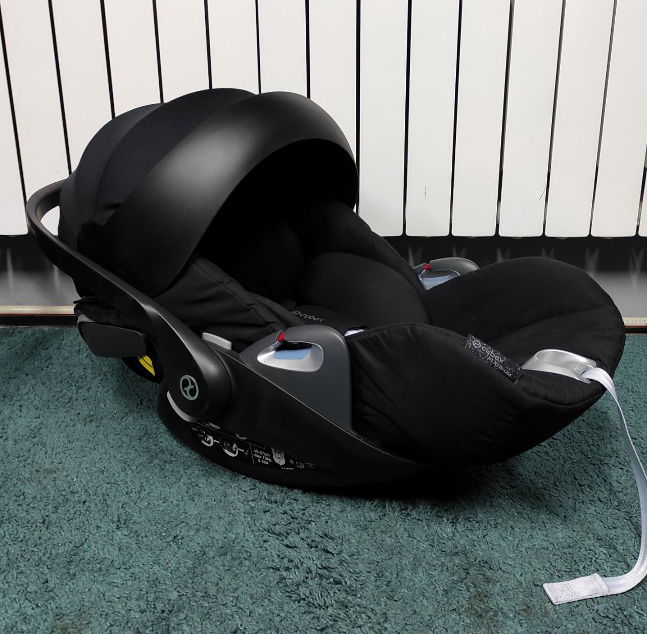 Автокрісло Cybex Z i-size deep black в ідеальному стані