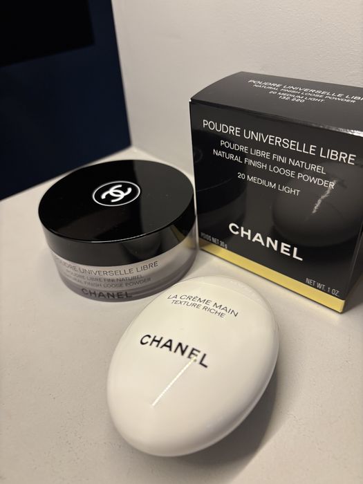 Dwa opakowanie po produktach Chanel rekwizyt do zdjęć