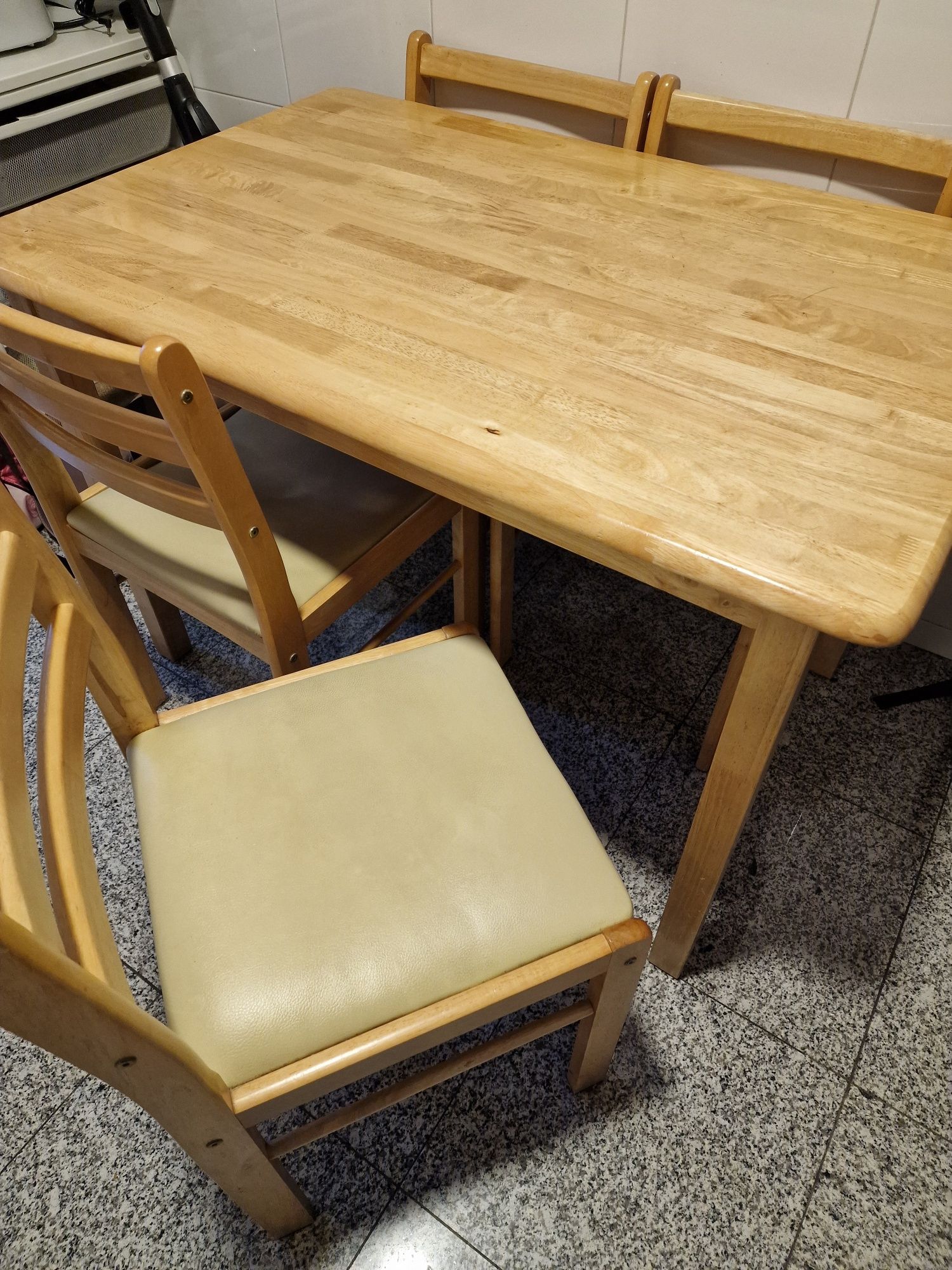 Conjunto mesa + 4 cadeiras Madeira