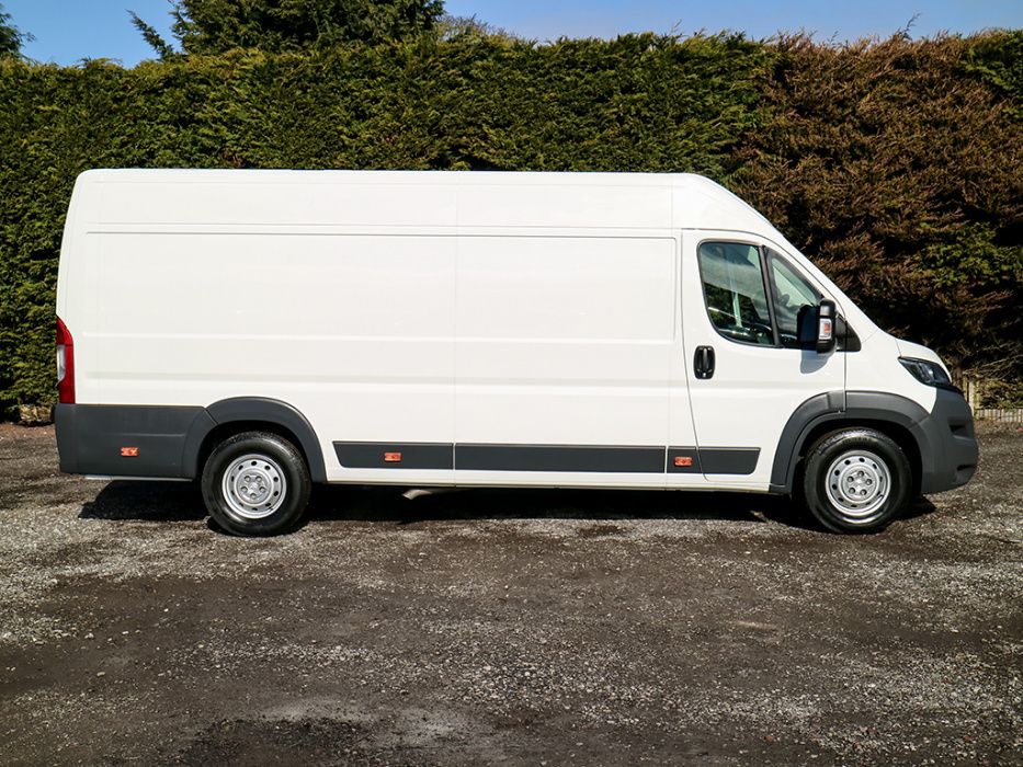 Aluguer de carrinhas com motorista/ Odd jobs van rental with driver