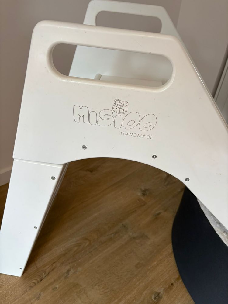 Basen z kulkami ze zjeżdżalnią