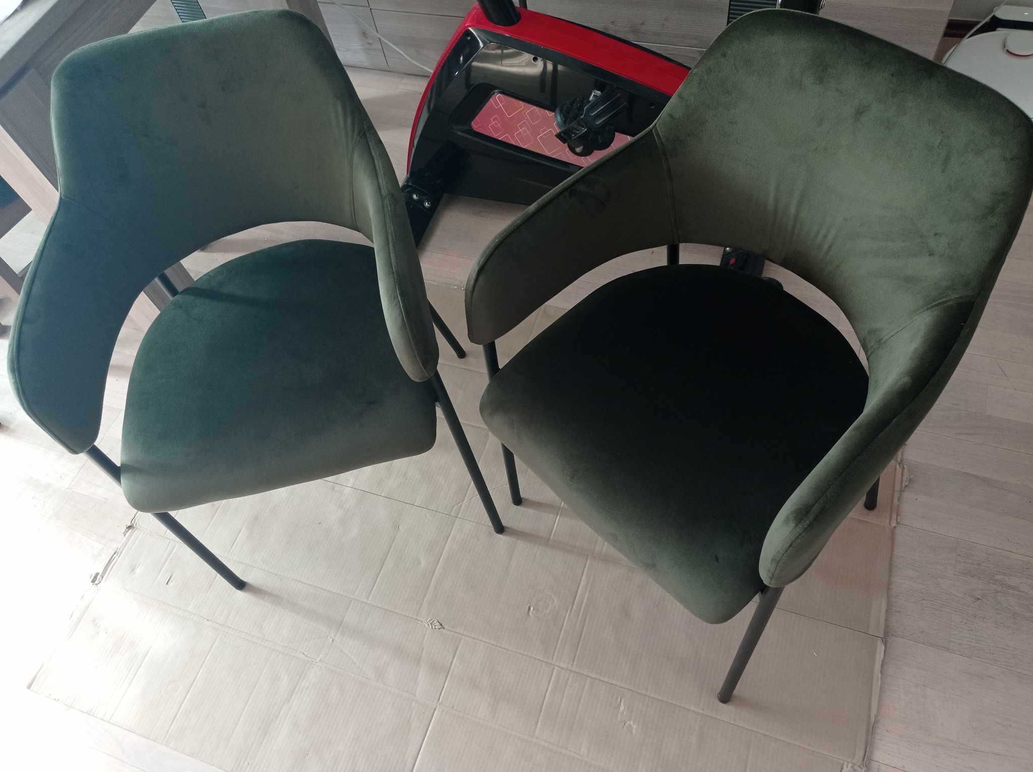 Zestaw dwóch krzeseł Lima z podłokietnikami, w kolorze ciemnozielonym.