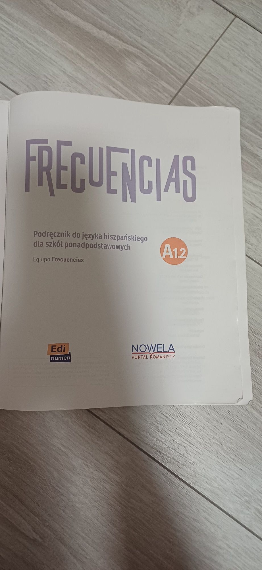 Podręcznik do hiszpańskiego frecuencias a1.2