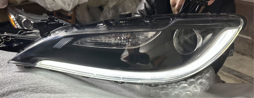 Фара левая Chrysler 200 USA 2015 2016 2017 68284786AA с led