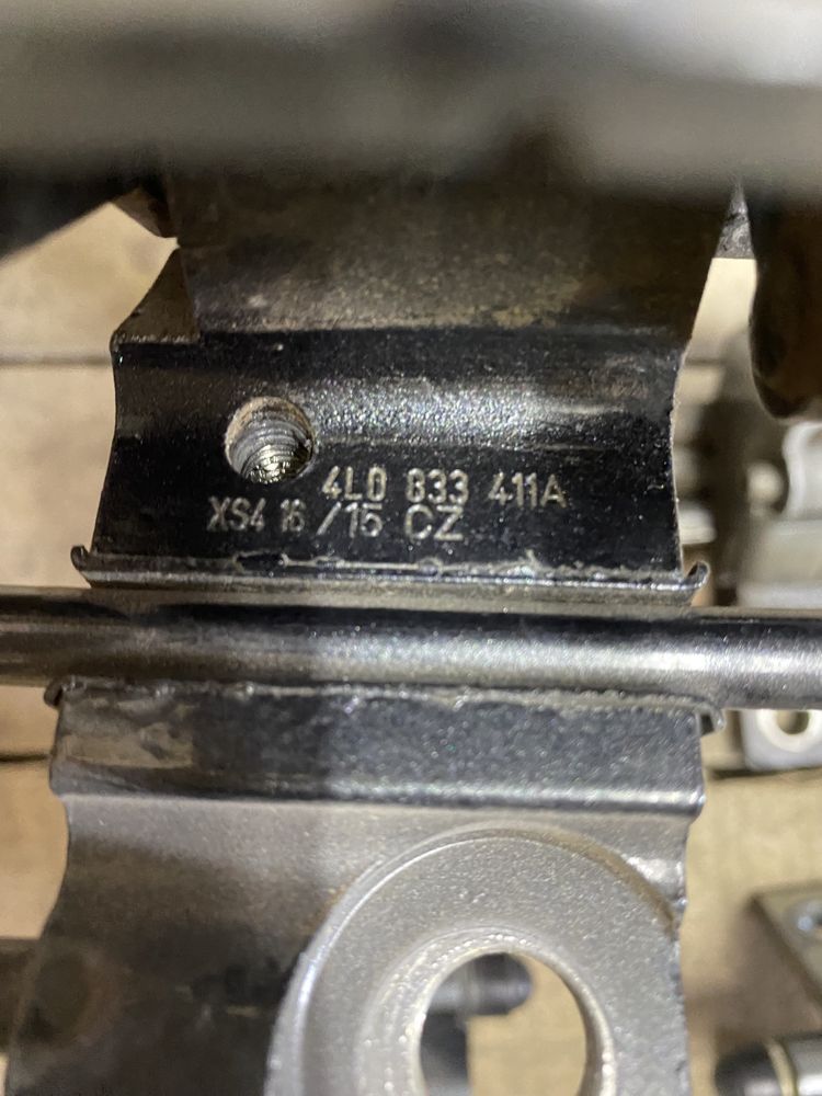 Петлі дверей audi q7 4l