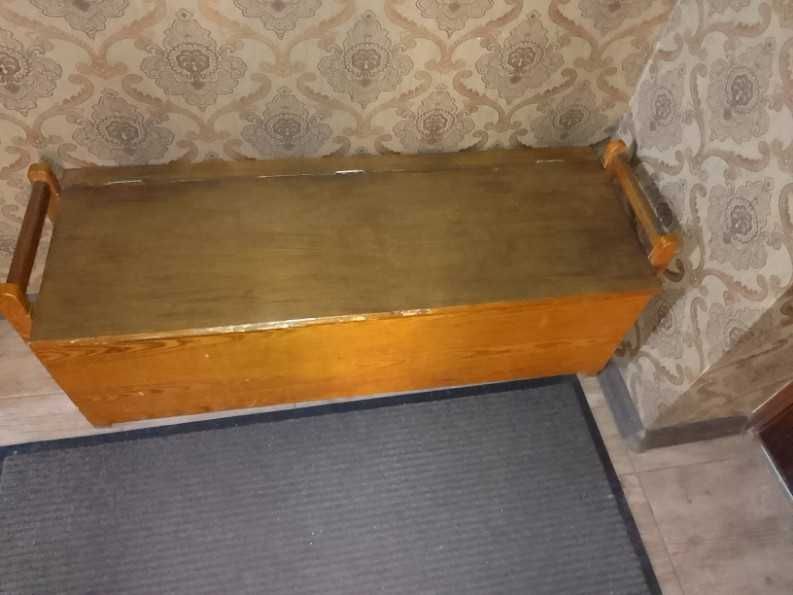 Ława..drewniana..  otwierane wieko...lite drewno