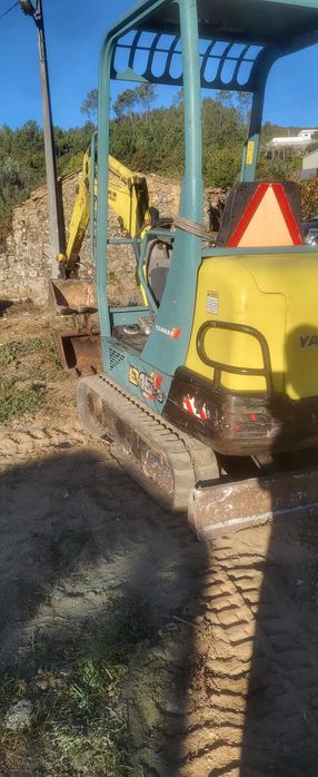 Mini giratoria yanmar b15v
