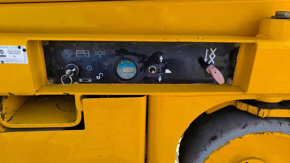 Podnośnik nożycowy Haulotte Compact 8 rok 2011 cena 18500 netto