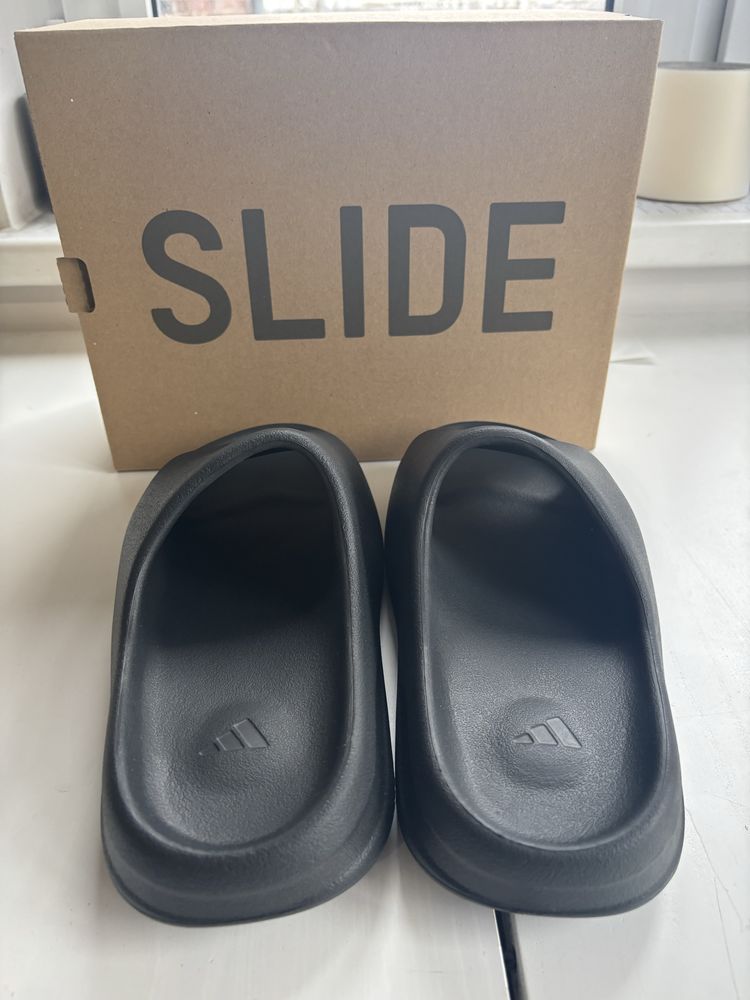 Yeezy slide onyx